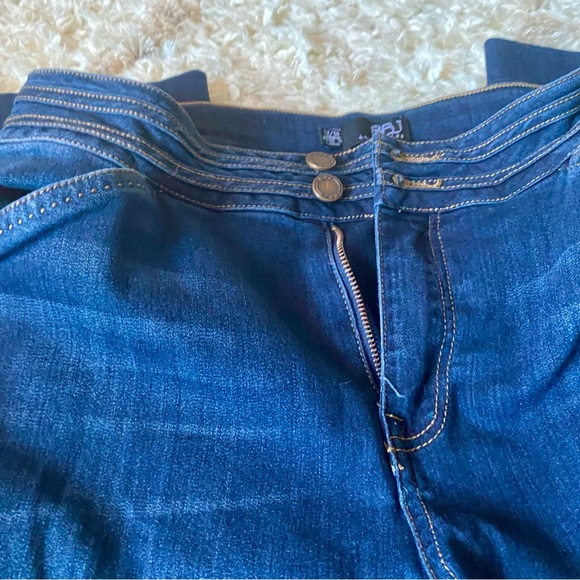 Like NEW! High Waisted Jean Bell Trouser - Picture 5 of 6